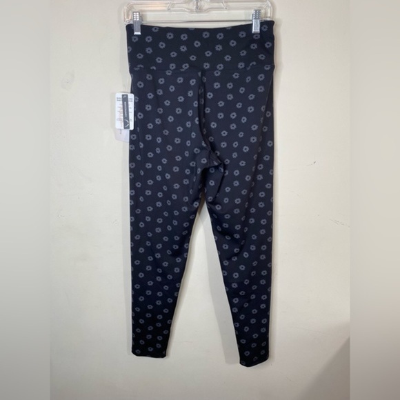 Nanette Lepore Play Black Daisy Foil 7/8 Leggings‎ Size Large. - Picture 6 of 7